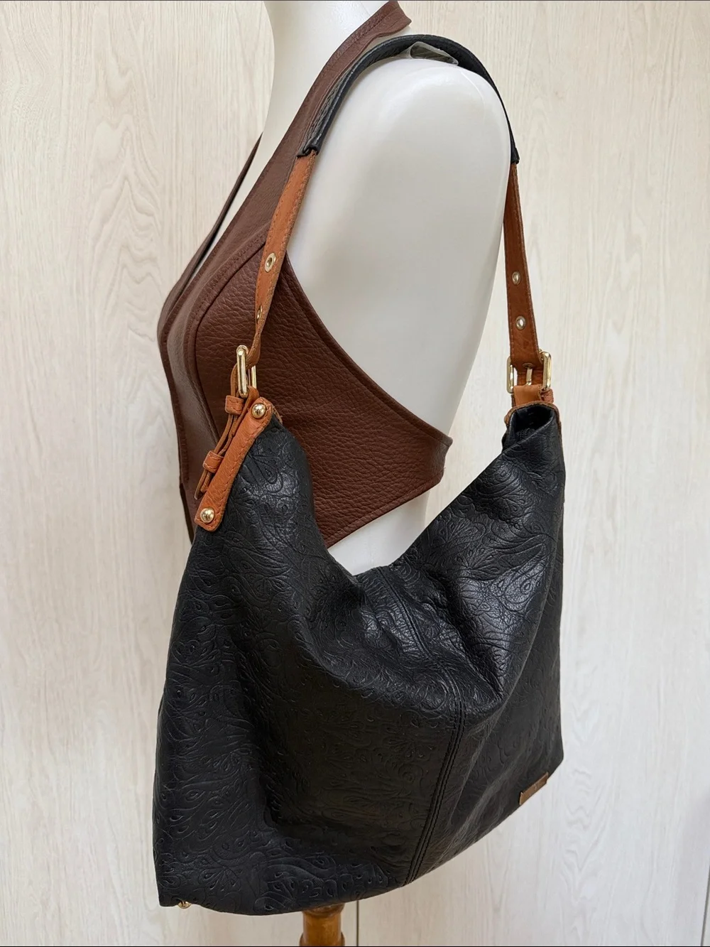 Vittoria Veneta Black Floral Embossed Leather hobo bag Brown Strap made in Italy